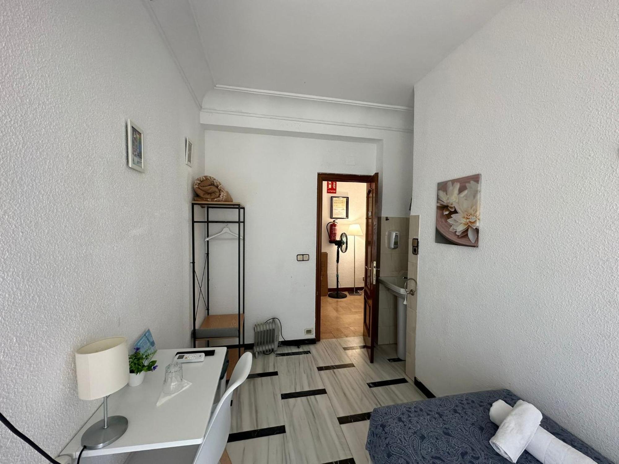Habitación Individual con baño compartido